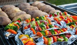 Įkarštį pagavęs grilio sezonas: griliaus patiekalų receptai ir veganams, ir vegetarams