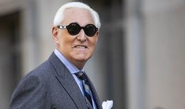 D. Trumpas sušvelnino savo sąjungininko R. Stone'o laisvės atėmimo bausmę