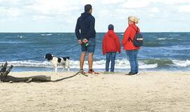 Ką galvoja apie tuos, kurie tempia savo augintinį į visus paplūdimius