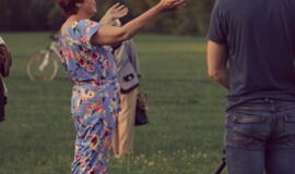 Senjorams karių pasisveikinimas su šūviu iš istorinio pabūklo