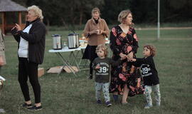 Senjorams karių pasisveikinimas su šūviu iš istorinio pabūklo