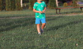 Senjorams karių pasisveikinimas su šūviu iš istorinio pabūklo