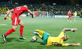 Futbolininkams už tyčinį apkosėjimą grės išvarymas iš aikštės