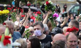 Minske tūkstančiai žmonių atsisveikino su žuvusiu protestuotoju