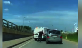 Prie vairo - girtutėlė moteris