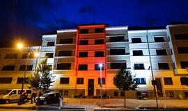 Savivaldybė nušvito istorinės Baltarusijos vėliavos spalvomis