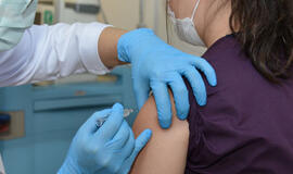 Ar galės valstybė bausti nepasiskiepijusius?