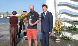 Prie „Albatroso“ paminklo įteikti jūriniai apdovanojimai