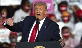 D. Trumpas pareiškė turįs imunitetą koronavirusui