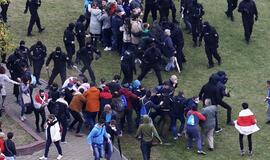 Sekmadienį Baltarusijos miestuose sulaikyta daugiau kaip 580 protestuotojų