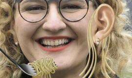 A.Armonaitės pomėgis - kabinti makaronus