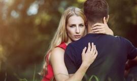 Dusinantys santykiai: kaip įsileisti į juos gaivaus oro