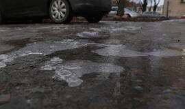 Naktį keliuose bus slidu, įspėja kelininkai