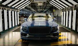 Nuo surinkimo linijų jau rieda pirmieji „Bentley Flying Spur V8“
