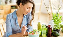 Dietistės patarimai, kaip pagerinti nuotaiką per karantiną?