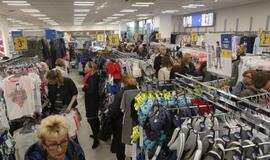 Gyventojai nemato prasmės nei pirkti naujų drabužių, nei puoštis šventėms - Statistikos departamentas