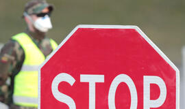 Įsigaliojus judėjimo ribojimams, policija žada blokuoti kelius