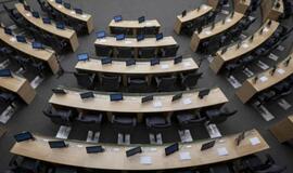 Nueinanti valdžia paskui save palieka kapines