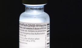 Nutarė pirkti daugiau vakcinų - 616 tūkst. dozių