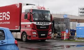 Pajudėjo pirmieji vilkikai su vakcina