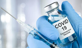 Prieš teismą stos įrašus apie vakcinavimą nuo COVID-19 klastoję ir kyšius davę asmenys