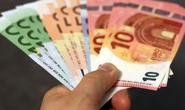 Siūlo didinti pareiginės algos bazinį dydį