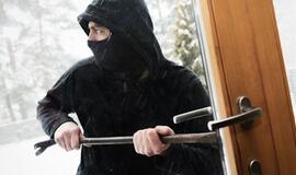 Suvestinė: vogė ir pinigus, ir garso aparatūrą, ir perforatorių