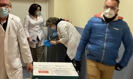 Klaipėdoje nuo COVID-19 paskiepyti pirmieji medikai