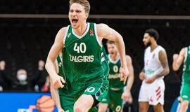 Vyšnia ant torto - pergalingas Grigonio metimas