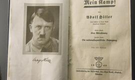 A. Hitlerio „Mein Kampf“ Lenkijoje išleidžiama kaip „aukų pagerbimas“
