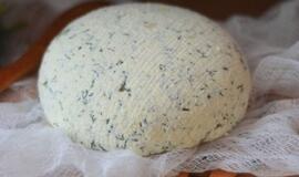 Aromatingas naminis sūris su kmynais ir žalumynais nei vieno nepaliks abejingo!