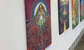 Į teismo vitriną sugrįžo ryškūs menininkės Sigitos Mockutės darbai