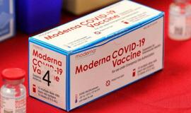 „Moderna“ giriasi, kad jų vakcina apsaugo ir nuo COVID-19 atmainų