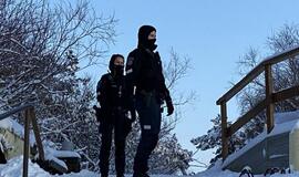 Pajūrį nuklojęs sniegas klaipėdiečius vilioja iš namų: beslidinėjančius nuo kopų stebi policija