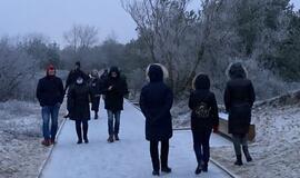 Sausio 1-oji pajūryje: bengališkos ugnelės, maudynės ir policijos ekipažai