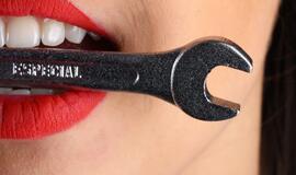 Vaistininkė paaiškina: dantų jautrumą gali paskatinti ir žiemiškas šaltis. Kaip sau padėti?