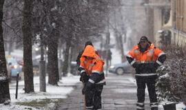 Visoje Lietuvoje eismo sąlygas sunkina plikledis