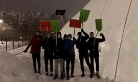 Bendruomeniškumo pavyzdys: BFA futbolo maniežą gelbėjo šimtai savanorių