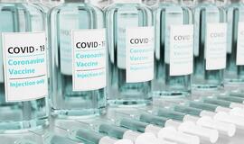 „Moderna“ ketina didinti vakcinos nuo COVID-19 gamybos pajėgumus