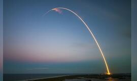 „SpaceX“ paleido raketą su 60 interneto ryšio palydovų