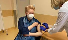 Grybauskaitė: vakcinavimo procesas vyksta nevaldomai