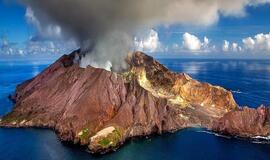 Indonezijoje vėl nubudęs Sinabungo ugnikalnis spjaudė įkaitusius pelenus