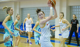 ĮTEMPTA KOVA. Klaipėdos „Neptūno“ merginos ne žodžiais, o veiksmais įrodo, kad finalo serijoje galima sukurti intrigą.