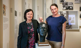 Ilgametė rašytojo Thomo Manno memorialinio muziejaus direktorė Vitalija Teresa Jonušienė (kairėje) ir Neringos muziejų direktorė dr. Lina Motuzienė.