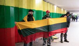 Perėjoje vaivorykštę perdažė trispalvės spalvomis