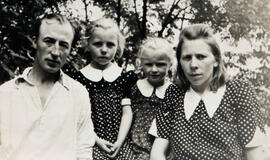 Vladas, Birutė, Nijolė, Julija Montvilai 1952-1973 m. gyveno kurhauze, Smiltynės g. 17.