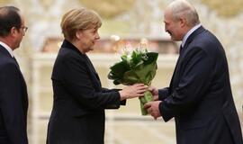 Angela Merkel kuo puikiausiai sutaria ir su „diktatoriumi“ vadinamu Aliaksandru Lukašenka, tik Europos „vertybių“ tuomet niekas negina... EPA-Eltos nuotr.