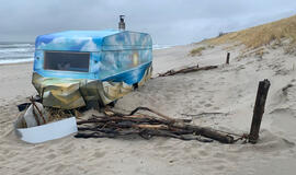 Nelegali pirtis Nidoje