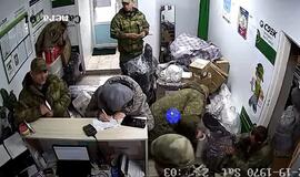 Rusų okupantai siunčia pavogtus ukrainiečių daiktus namo.