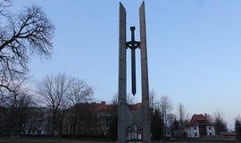 Monumentas "Kardas" - skirtas žuvusiems Antrojo pasaulinio karo metu, kovojant prieš fašistinę Vokietiją pagerbti, - Klaipėdos skulptūrų park